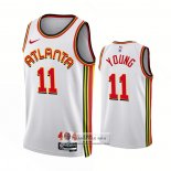 Camiseta Atlanta Hawks Trae Young NO 11 Association 2022-23 Blanco