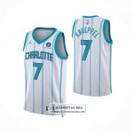 Camiseta Charlotte Hornets Kon Knueppel NO 7 Association 2025-26 Blanco