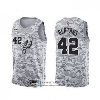 Camiseta San Antonio Spurs Davis Bertans Earned Camuflaje