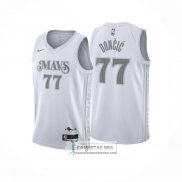 Camiseta Dallas Mavericks Luka Doncic NO 77 Ciudad 2024-25 Blanco
