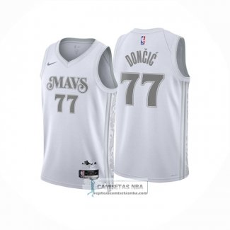 Camiseta Dallas Mavericks Luka Doncic NO 77 Ciudad 2024-25 Blanco