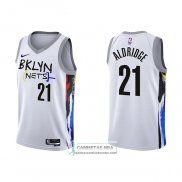 Camiseta Brooklyn Nets Lamarcus Aldridge NO 21 Ciudad 2022-23 Blanco