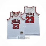 Camiseta Chicago Bulls Michael Jordan NO 23 Mitchell & Ness 1997-98 Blanco Firmada