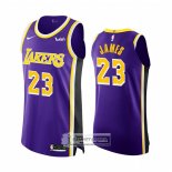 Camiseta Los Angeles Lakers LeBron James NO 23 Statement Autentico Violeta