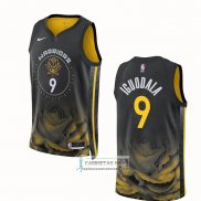 Camiseta Golden State Warriors Andre Iguodala NO 9 Ciudad 2022-23 Negro