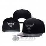 Gorra Bulls Chrome Chenille Negro Gris