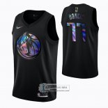 Camiseta Dallas Mavericks Luka Doncic Iridescent Logo Negro