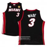 Camiseta Miami Heat Dwyane Wade NO 3 Mitchell & Ness 2012-13 Autentico Negro