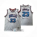 Camiseta Chicago Bulls Michael Jordan NO 23 Mitchell & Ness 1997-98 Blanco3