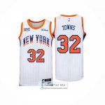 Camiseta New York Knicks Karl-Anthony Towns NO 32 Ciudad 2024-25 Blanco