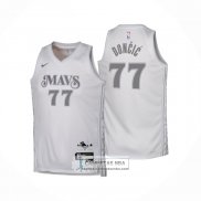 Camiseta Nino Dallas Mavericks Luka Doncic NO 77 Ciudad 2024-25 Blanco